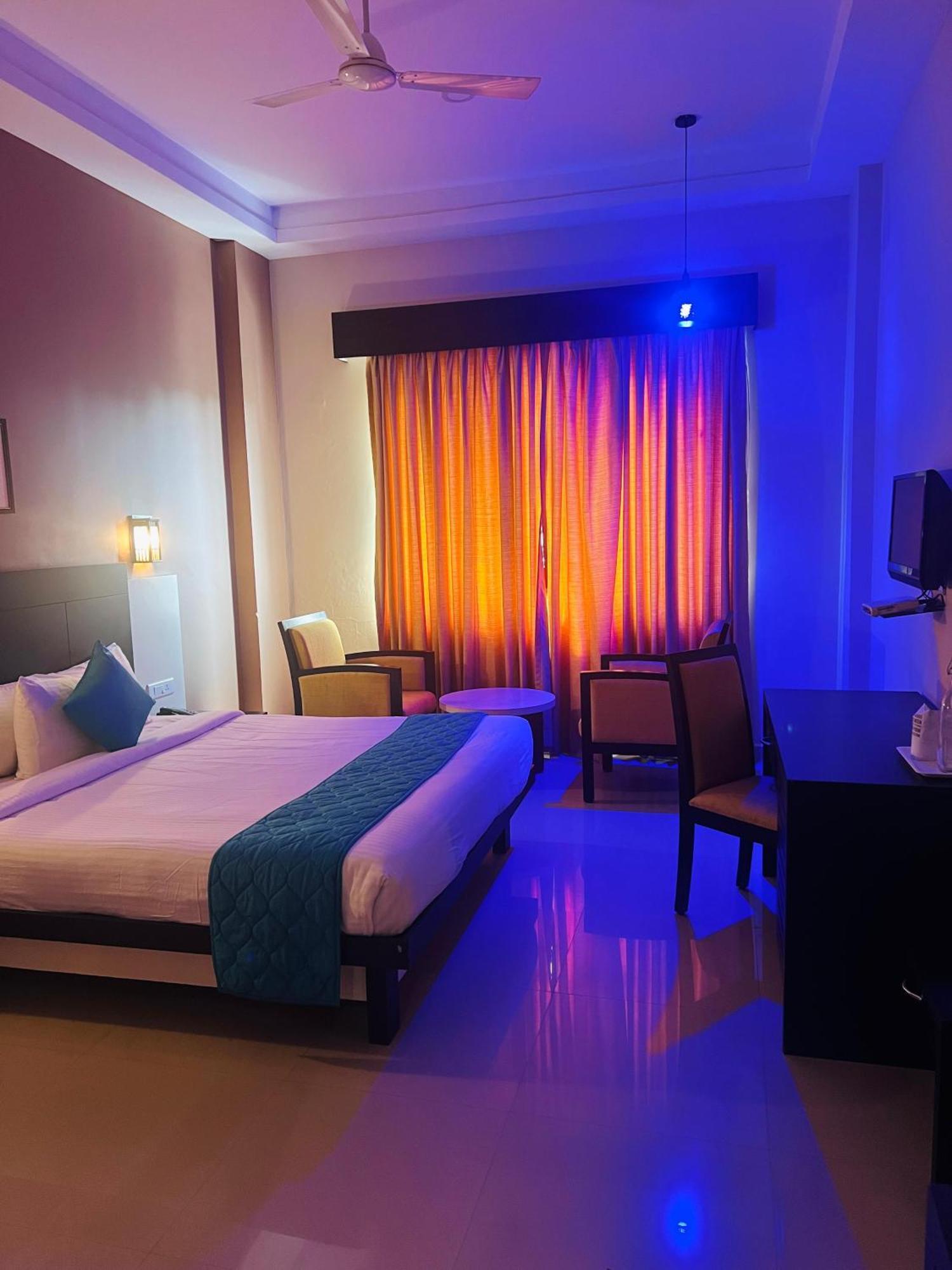 Hotel Excalibur Kottayam Exterior photo