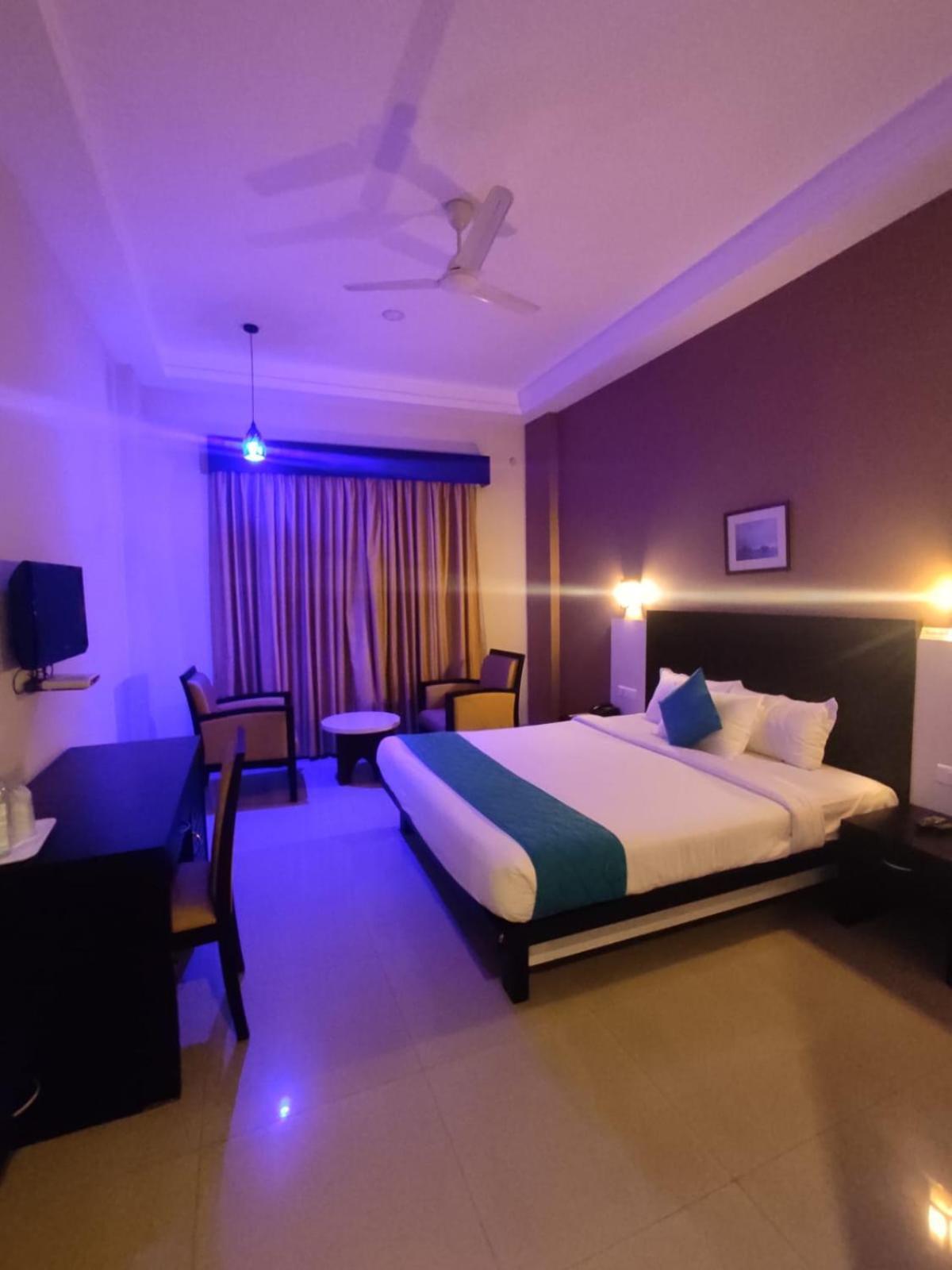 Hotel Excalibur Kottayam Exterior photo