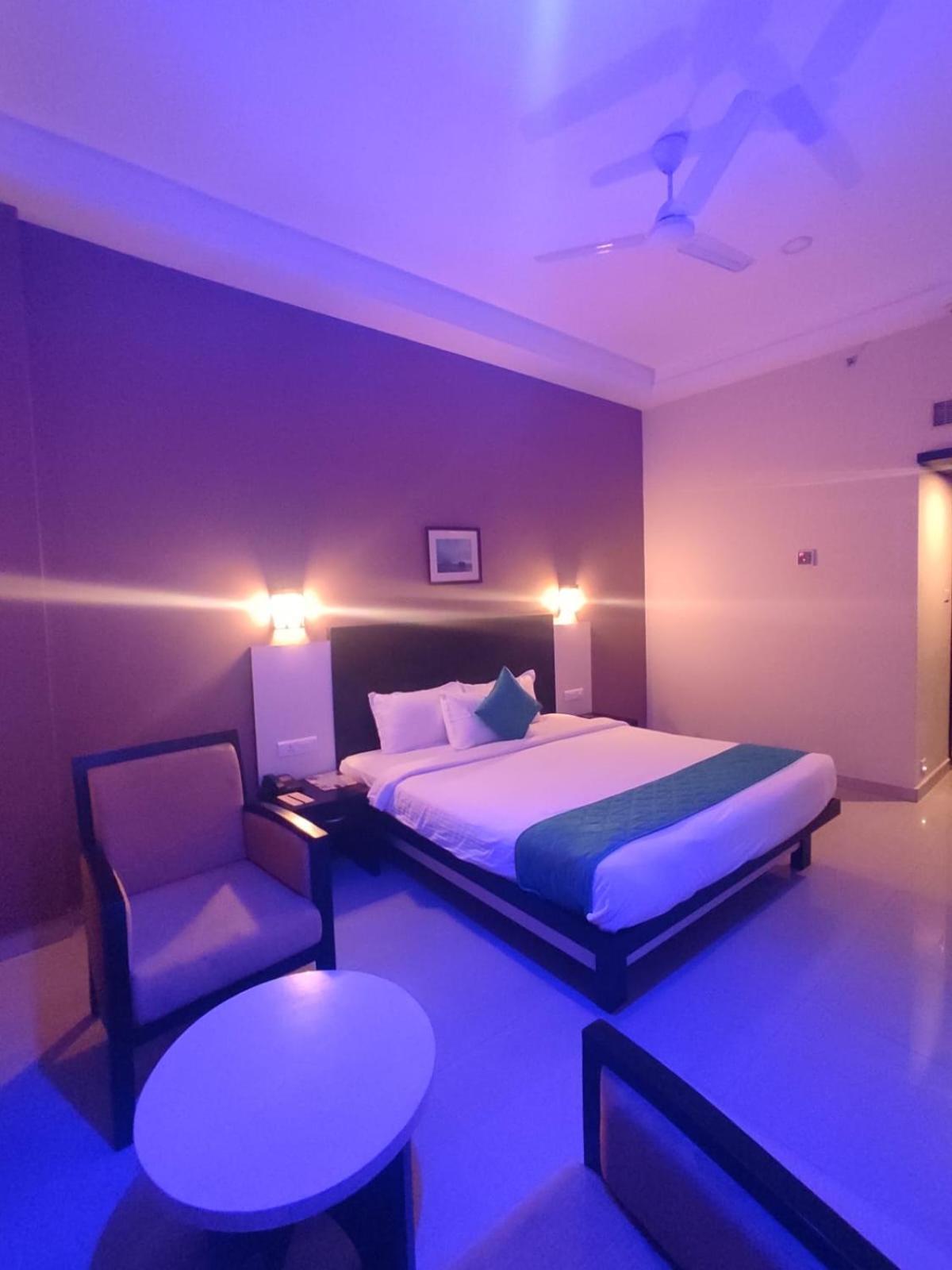 Hotel Excalibur Kottayam Exterior photo