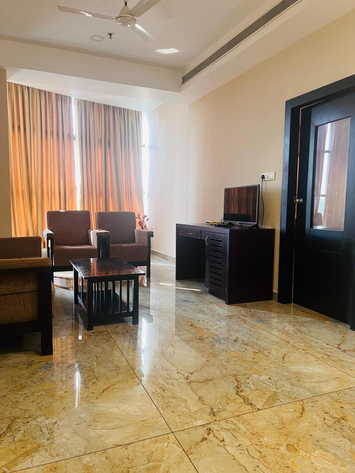 Hotel Excalibur Kottayam Exterior photo